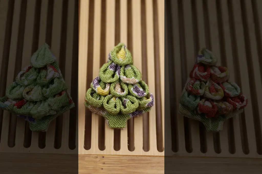 Broche sapin (Bleu)